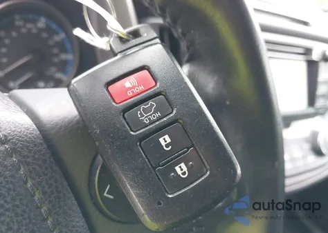 2018 Toyota Rav4 Xle z USA, uszkodzony, nr VIN 2T3RFREV2JW839921